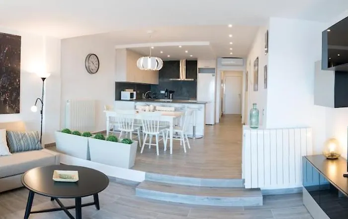 Διαμέρισμα Seahomes Vacations - Cala Banys Seafront & Pkg *