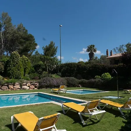 Апартаменти Seahomes Vacations - Cala Banys Seafront & Pkg *