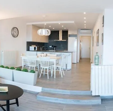 Апартаменты Seahomes Vacations - Cala Banys Seafront & Pkg *