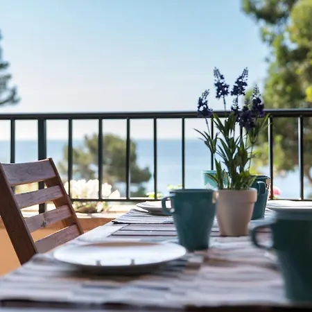 Апартаменты Seahomes Vacations - Cala Banys Seafront & Pkg